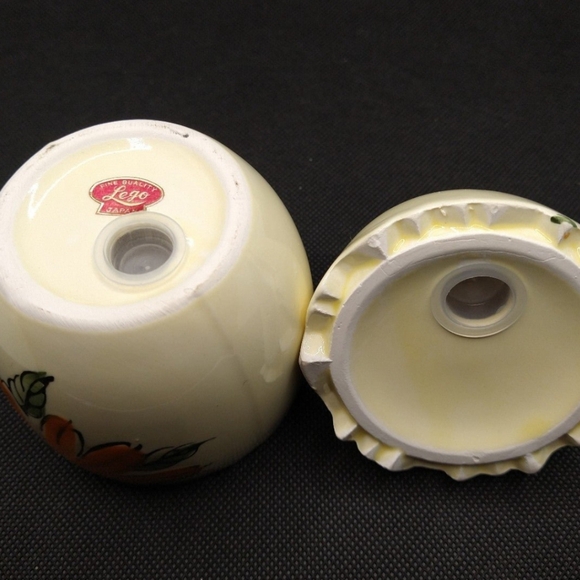 Daisy Egg Salt and Pepper Shakers by Lego - VINTAGE - Picture 4 of 11